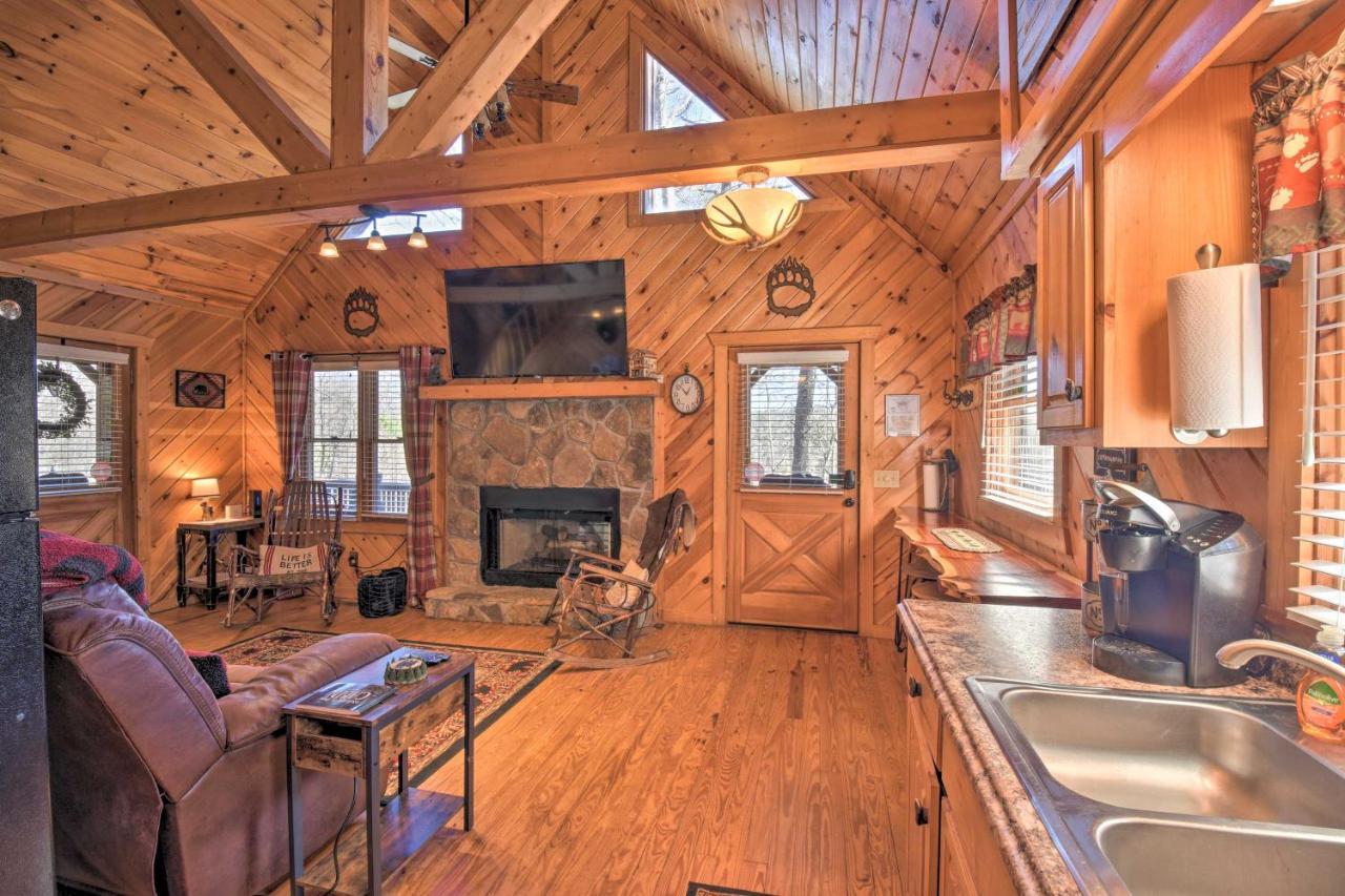 Helen Cabin With Deck And Hot Tub Less Than Half Mi To Main St Ngoại thất bức ảnh