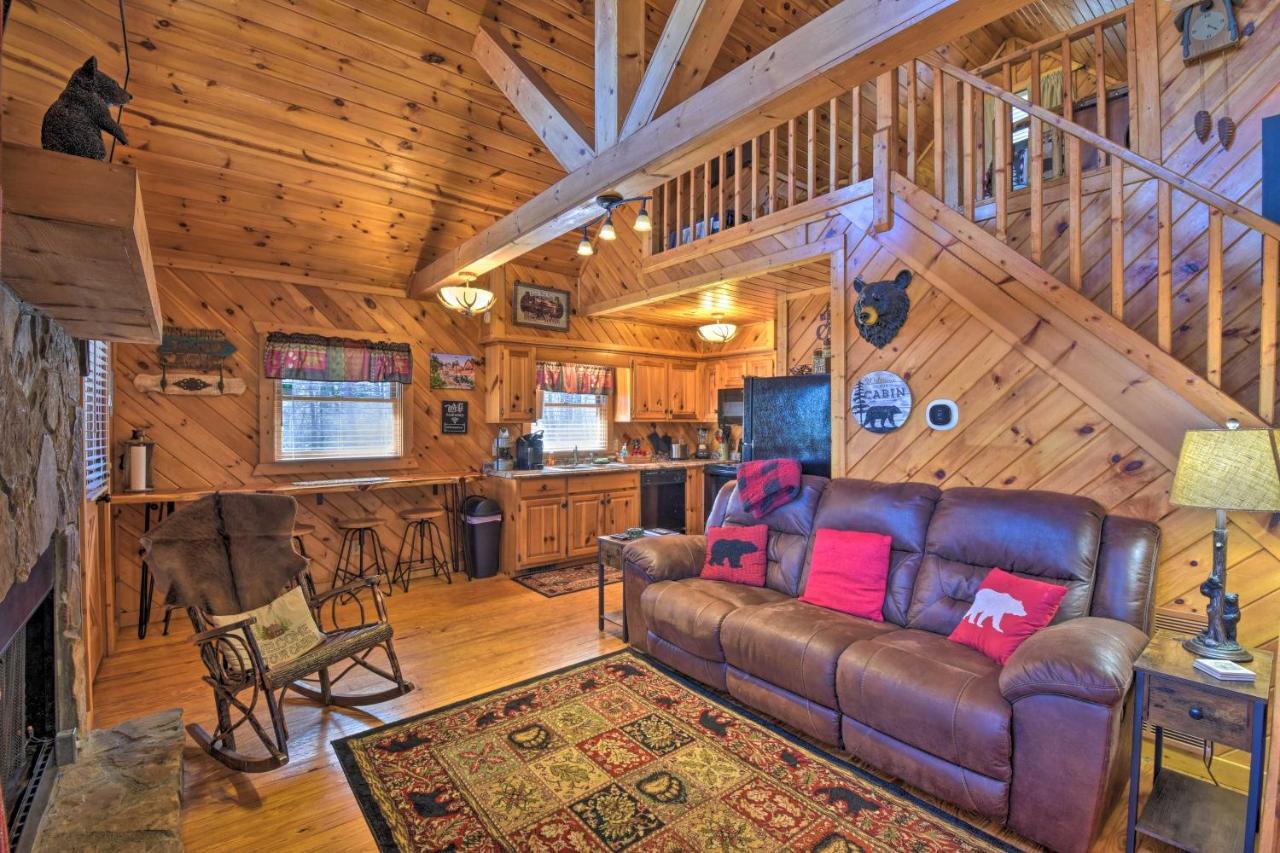 Helen Cabin With Deck And Hot Tub Less Than Half Mi To Main St Ngoại thất bức ảnh
