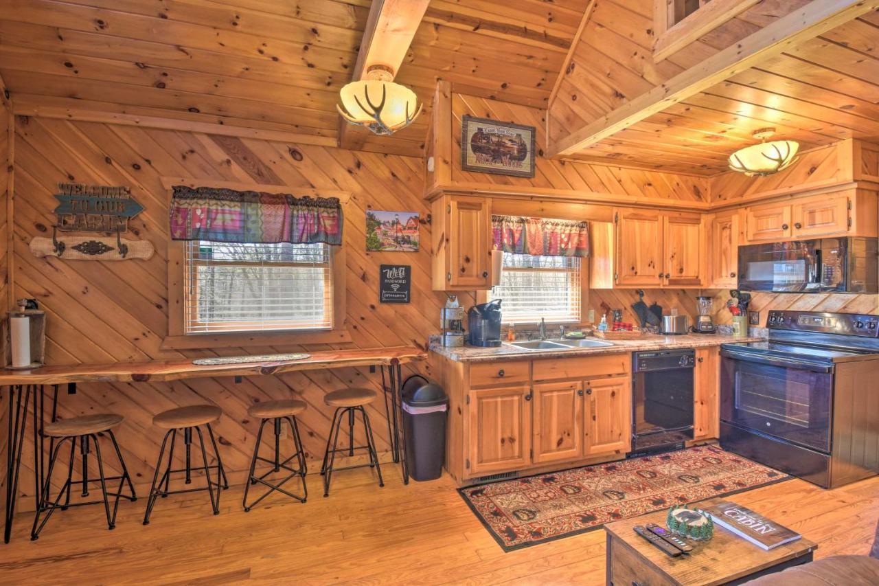 Helen Cabin With Deck And Hot Tub Less Than Half Mi To Main St Ngoại thất bức ảnh