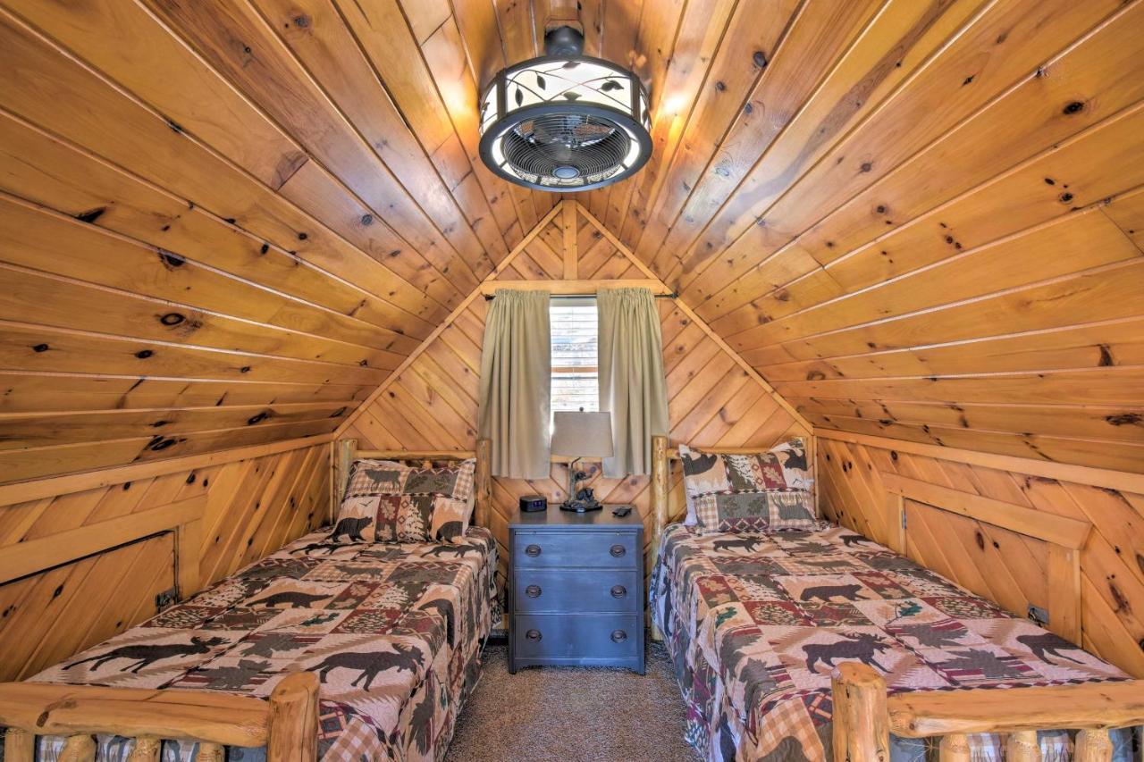 Helen Cabin With Deck And Hot Tub Less Than Half Mi To Main St Ngoại thất bức ảnh