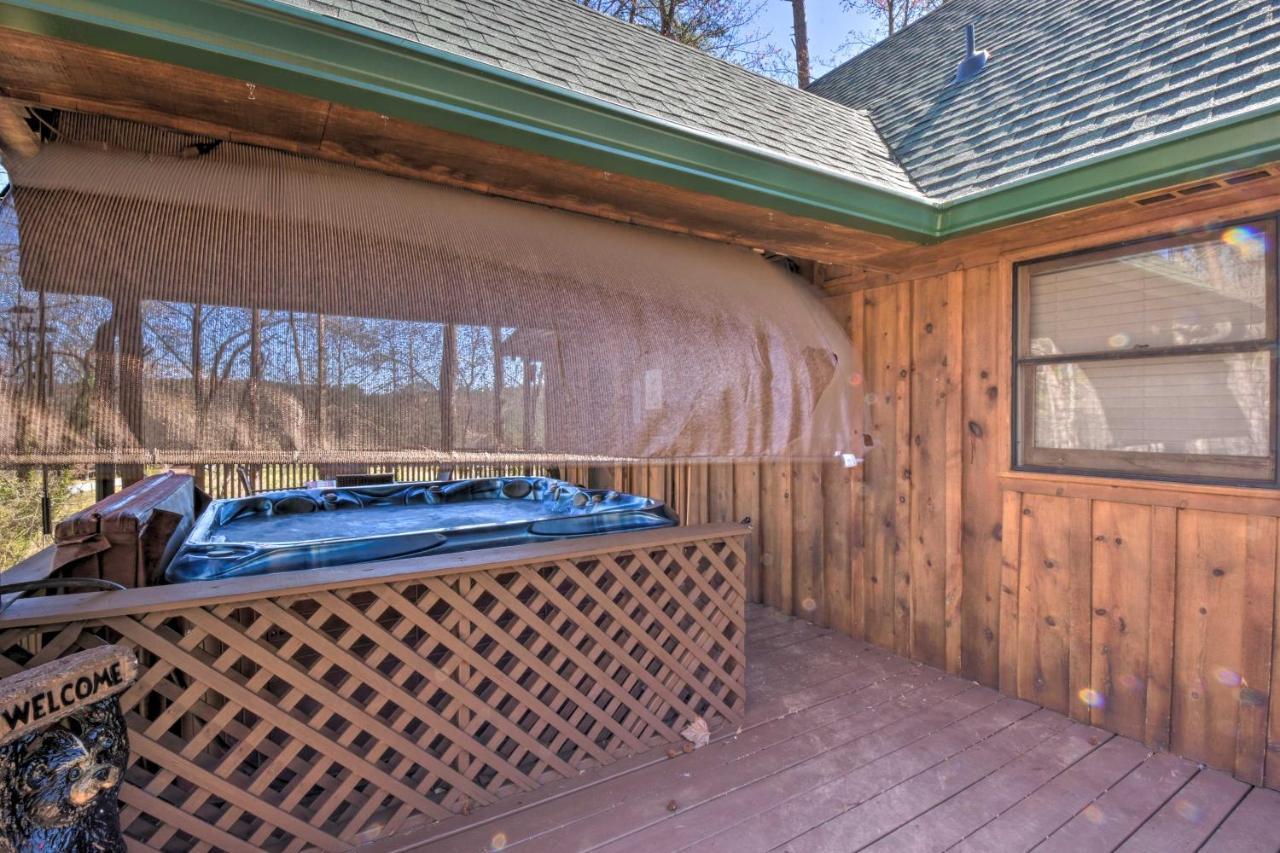 Helen Cabin With Deck And Hot Tub Less Than Half Mi To Main St Ngoại thất bức ảnh