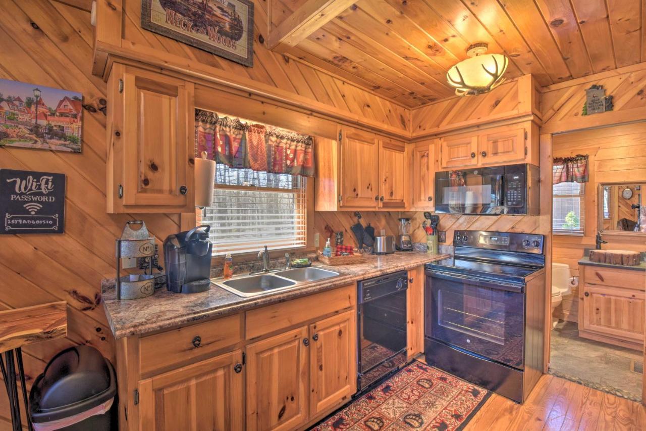 Helen Cabin With Deck And Hot Tub Less Than Half Mi To Main St Ngoại thất bức ảnh