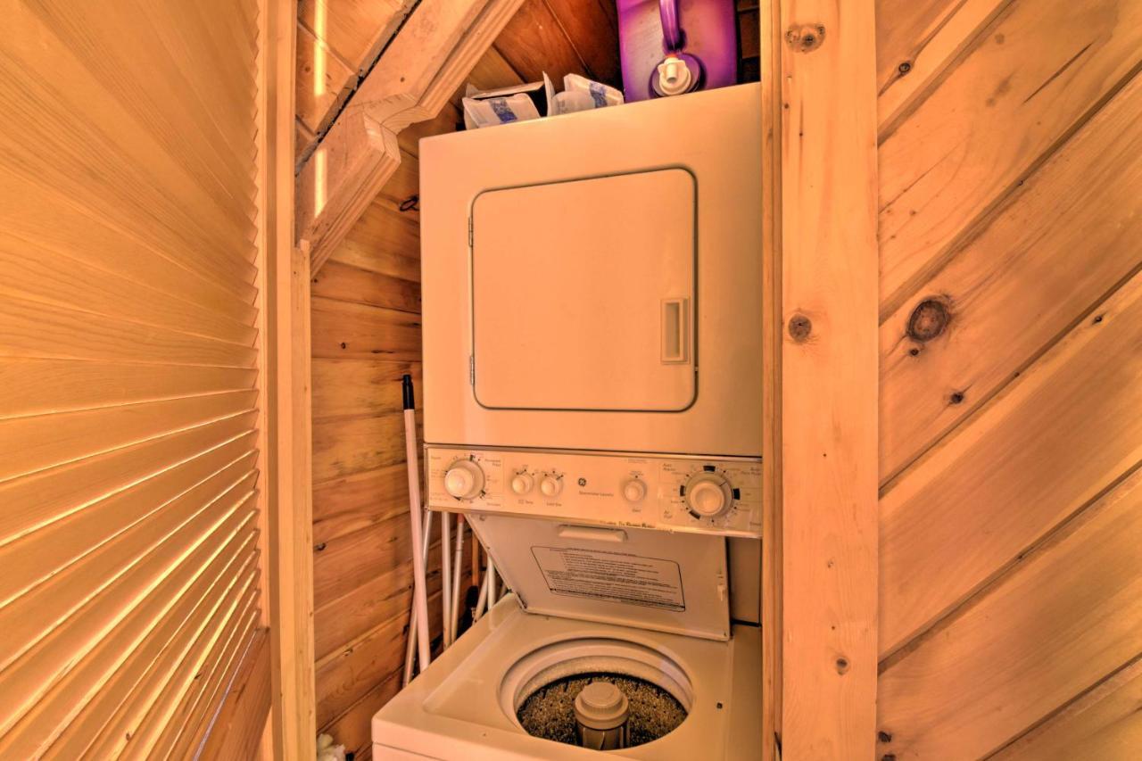 Helen Cabin With Deck And Hot Tub Less Than Half Mi To Main St Ngoại thất bức ảnh